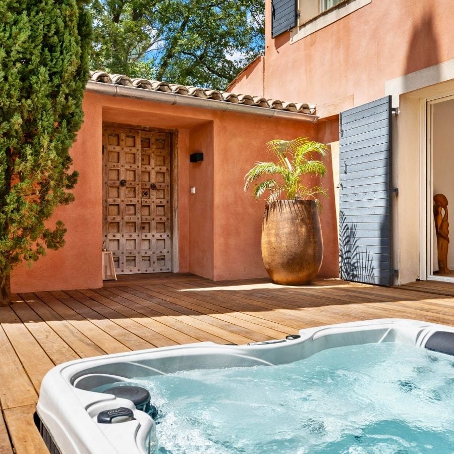 Louer une villa de luxe climatisée avec spa et salle de sport dans le Var